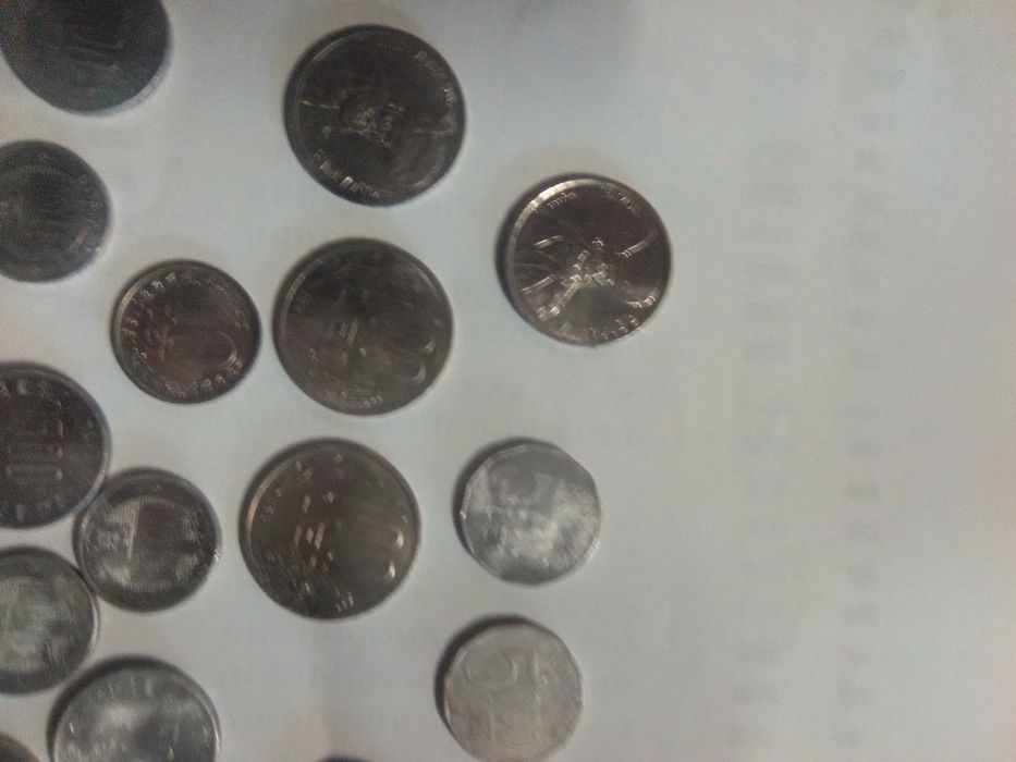 vând 4 monede 100 lei din 1994 2 de 5000 lei 7 de 1000 4 500 lei