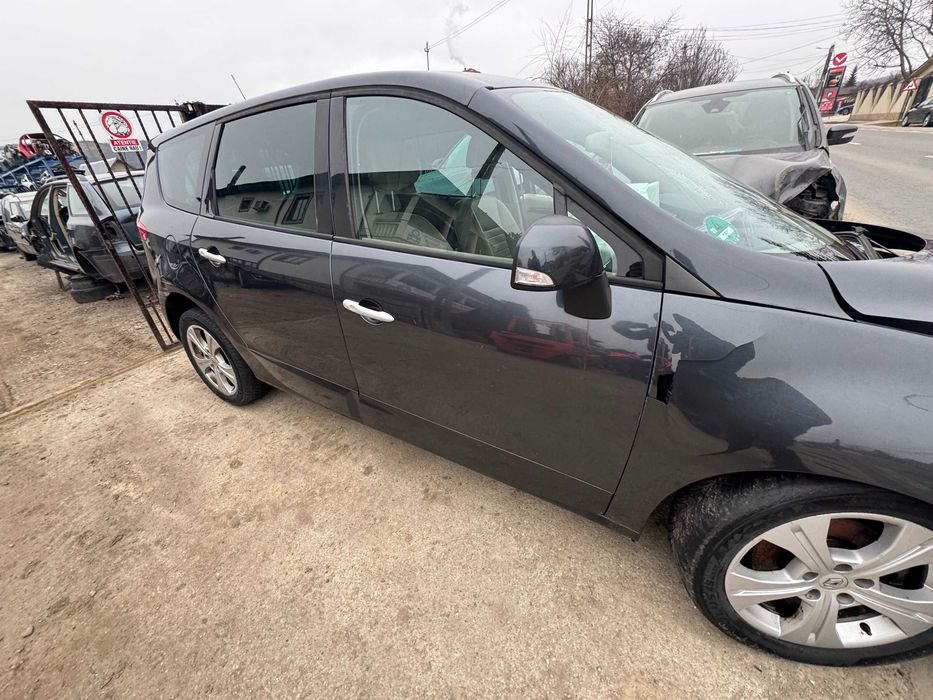Dezmembram Renault Grand Scenic 1.9 dci 2011
