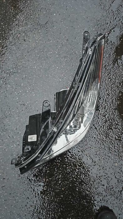 Фара на Toyota Solara 2008