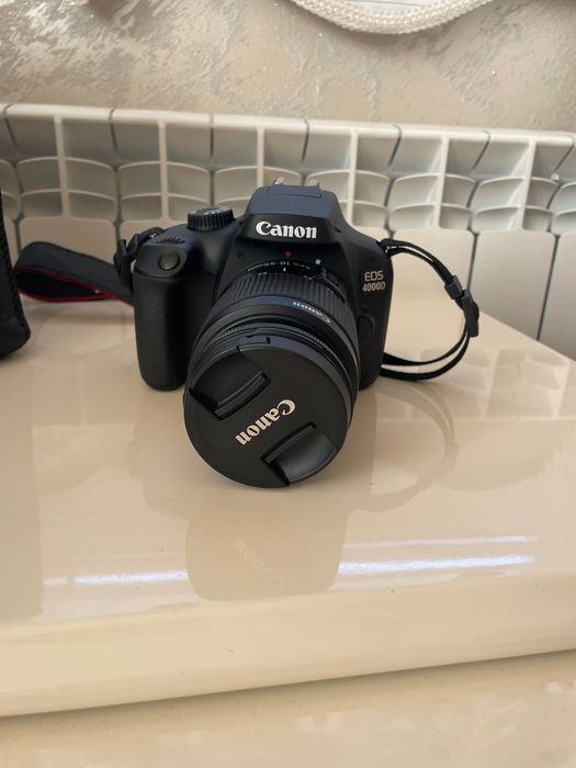 CANON EOS 4000D + Пълна комплектна чанта