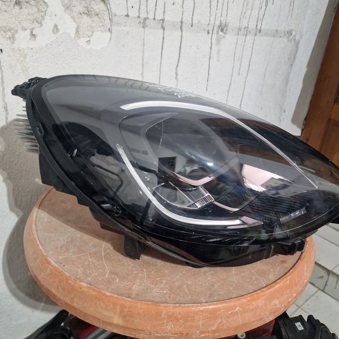 Ford PUMA 2022 десен фар