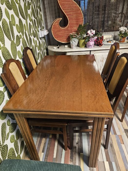 Масивна дървена старинна маса със столове