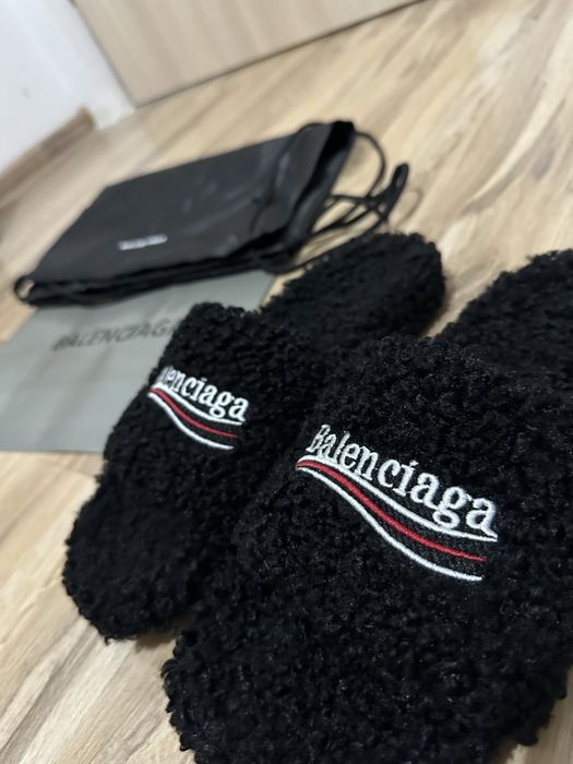 Balenciaga slides fur black