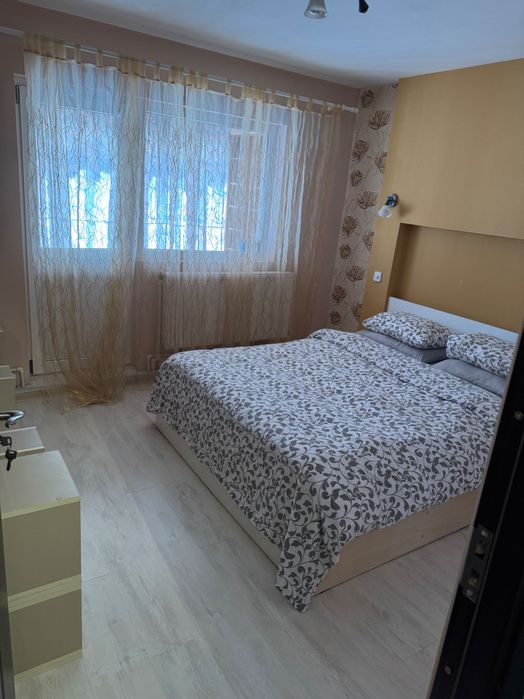 Apartament 3 camere de vânzare