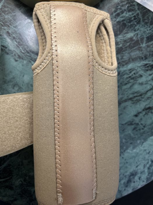 Бандаж на запястье