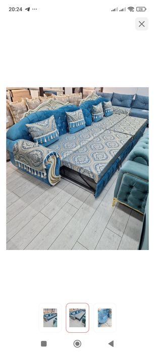 Диван с падушками