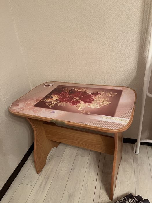 Стол и стулья б/у