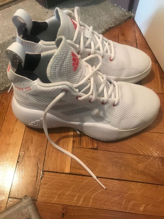 Продавам маратонки Adidas