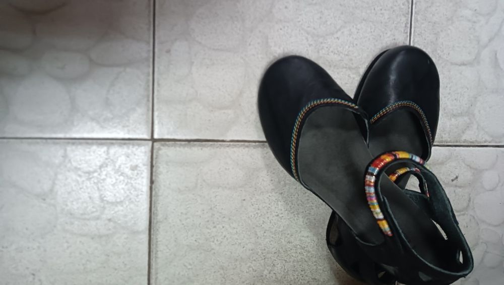 Дамски обувки Thinks!