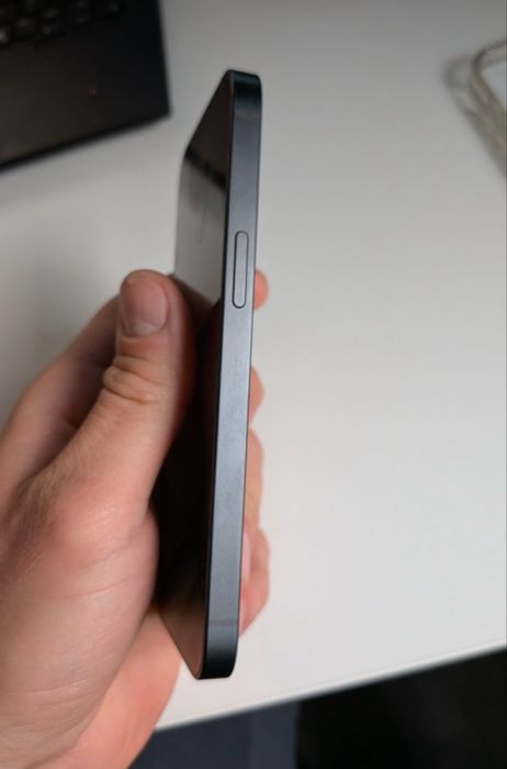 Iphone 16e 128 Gb, negru plus casti cu fir originale, airpods pro 1