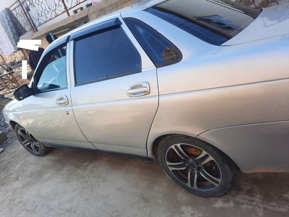 Lada  priora 2012 yilda ishlab chiqarilgan