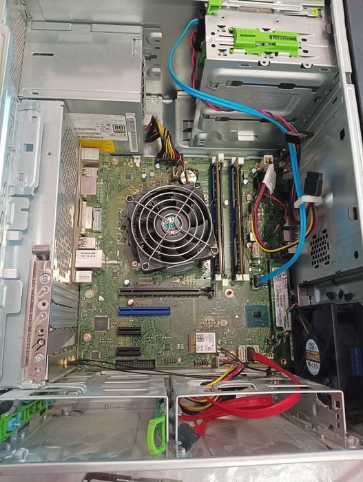 Desktop Fujitsu i7 8700