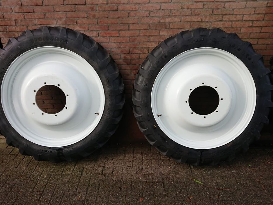 Vand Set Roti Tehnologice New Holland 270/95 R54 cu 270/95/R38