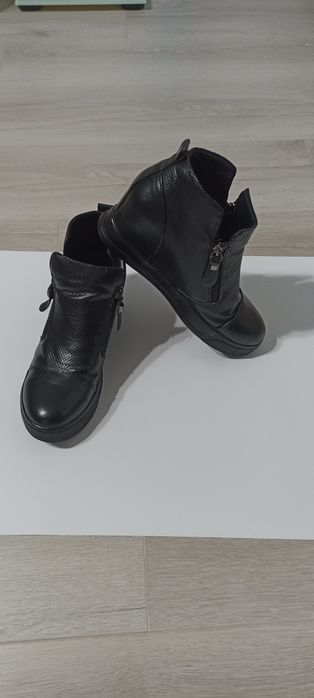 Дамски кожени боти като нови