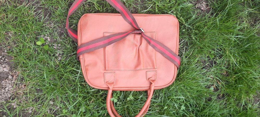 Geanta avon ptr laptop nouă