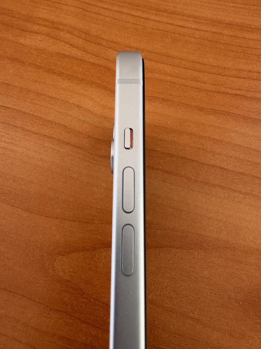 Продам Iphone 15 128 gb