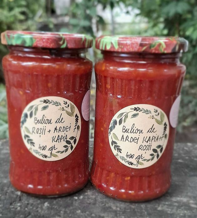 Bulion de rosii cu ardei kapia si pasta de rosii