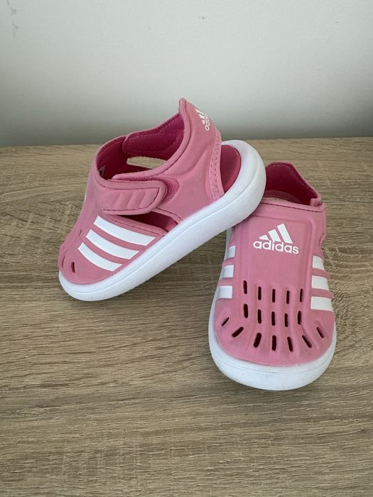 Сандали адидас слагани  само веднъж без никсква забележка