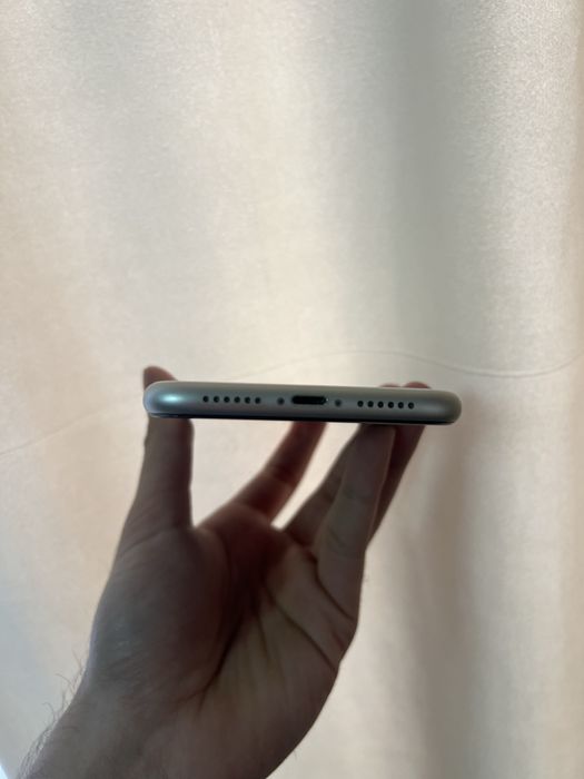 Продам IPhone 11 128 идеал