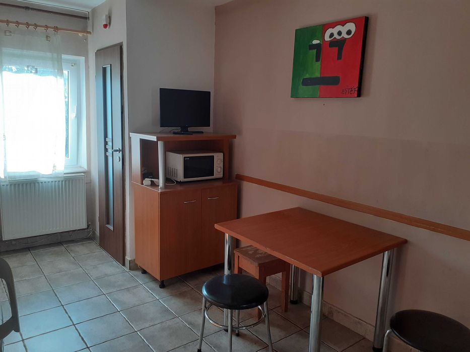 Dau in chirie apartament cu 3 camere