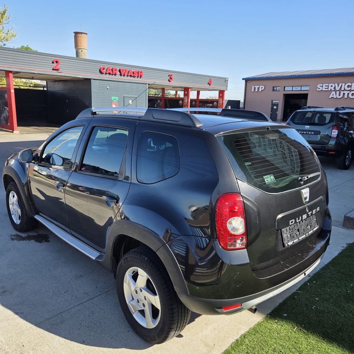 Dacia Duster —-1,6 B  —-  3400€