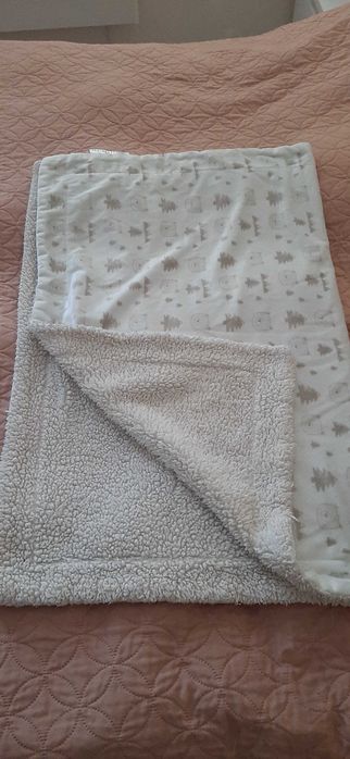 Бебешки одела, пелена и възглавница