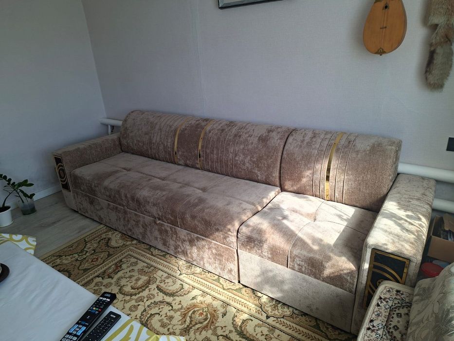 Продаеться диван хорошим состояние
