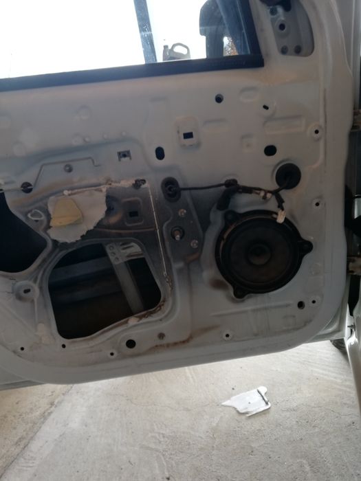 Ușă  față  stânga