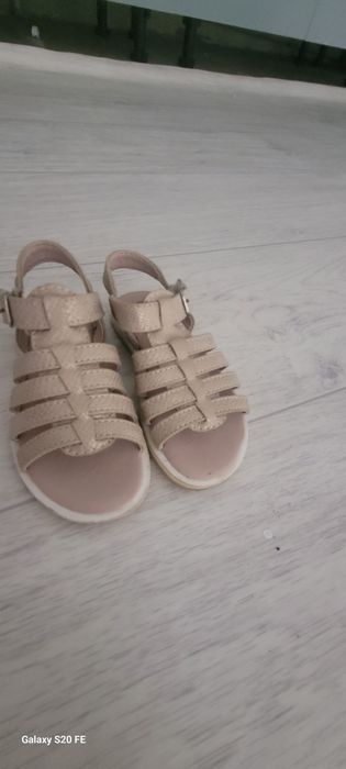 Продам обувь для девочек