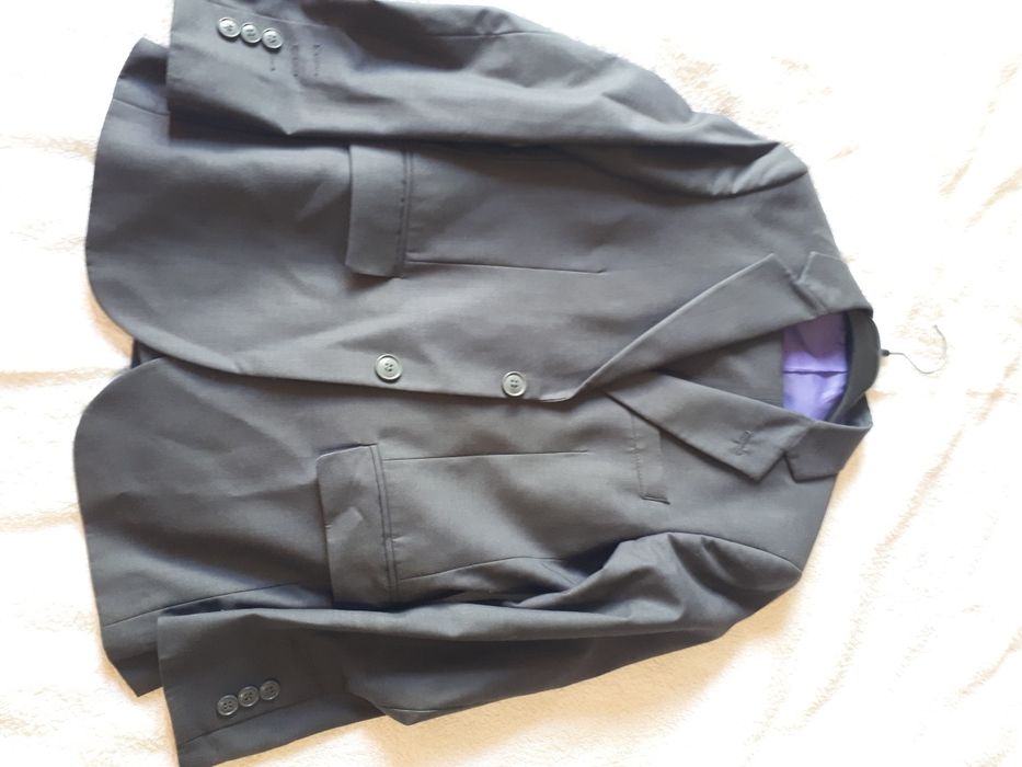 Продаю костюм в школу