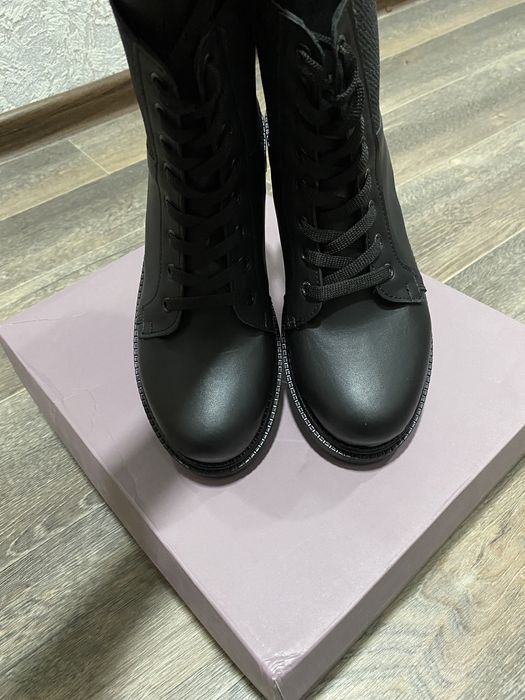 Фирменные ботинки Derimod