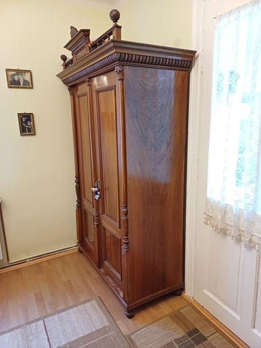 Dulap lemn masiv nuc