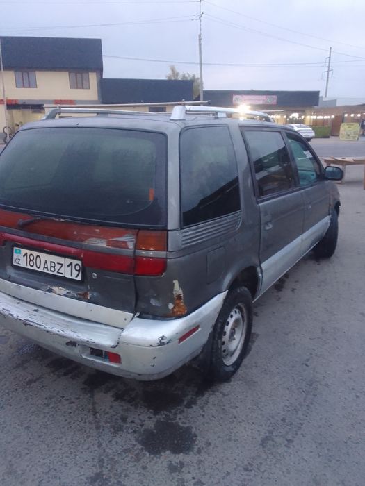 Митсубиси спейс вагон