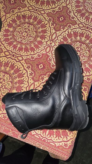 Продавам български кубинки номер 45