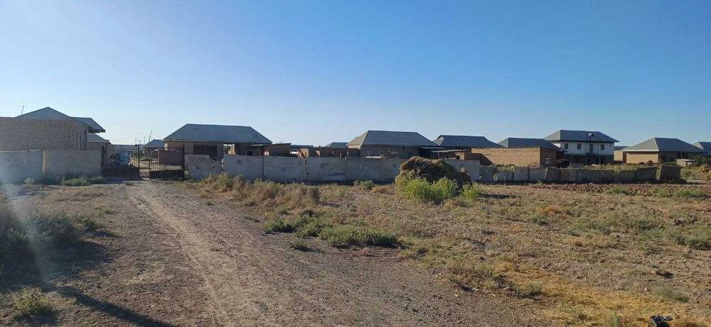 Noturar bino sotiladi