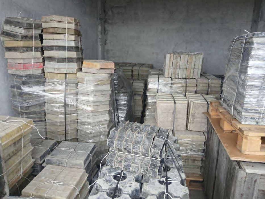 Продавам употребявани  калъпи за бетонови изделия. Цена от 0,30 до 0,80 евро/бр.