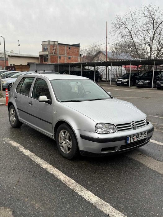 VW Golf 4 usor avariat
