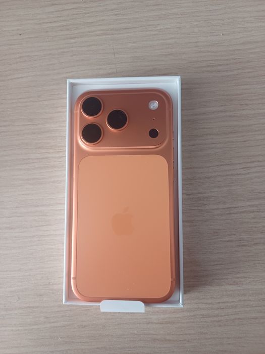 Продам Айфон 17 про