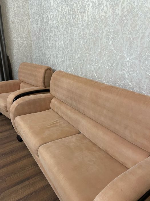 Продам диван и два кресла