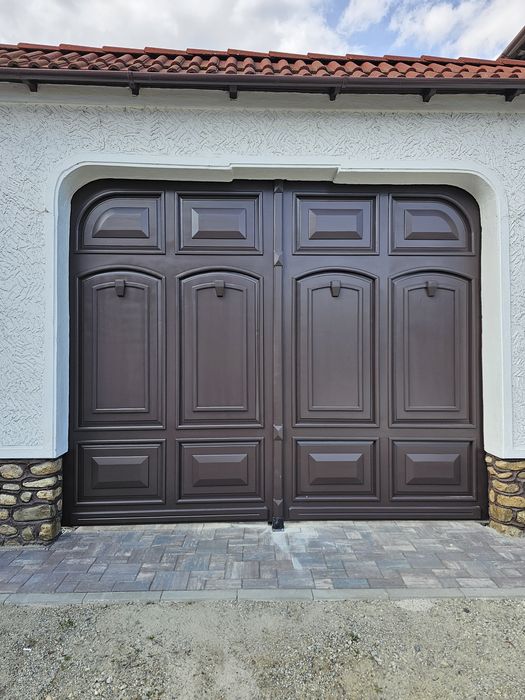 Porti din lemn doar pe comanda