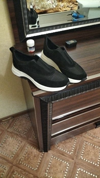 Продаются новые кроссовки 42 размера