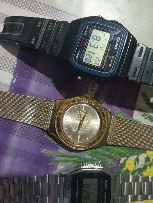 Vând ceasuri casio.