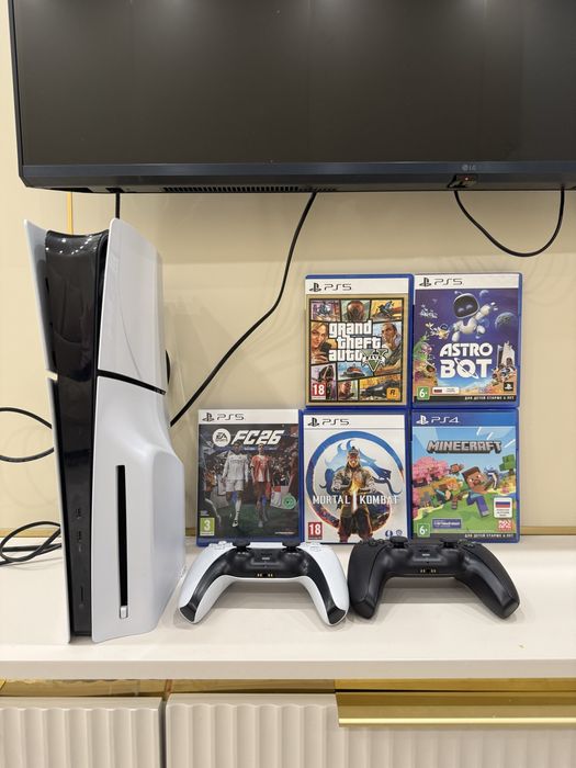 Плейстешн 5 с джостиками и дисками