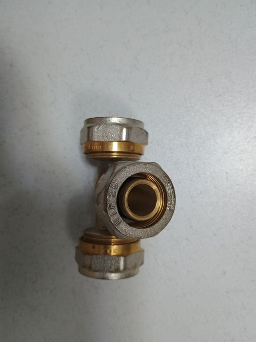 Продам тройники на металлопластик