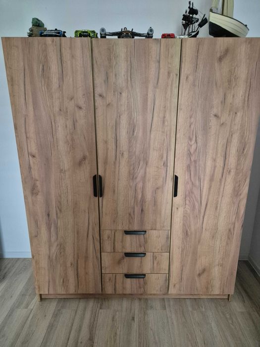 Vand dulap haine JYSK. Ridicare de la locatie, nu asigur transport