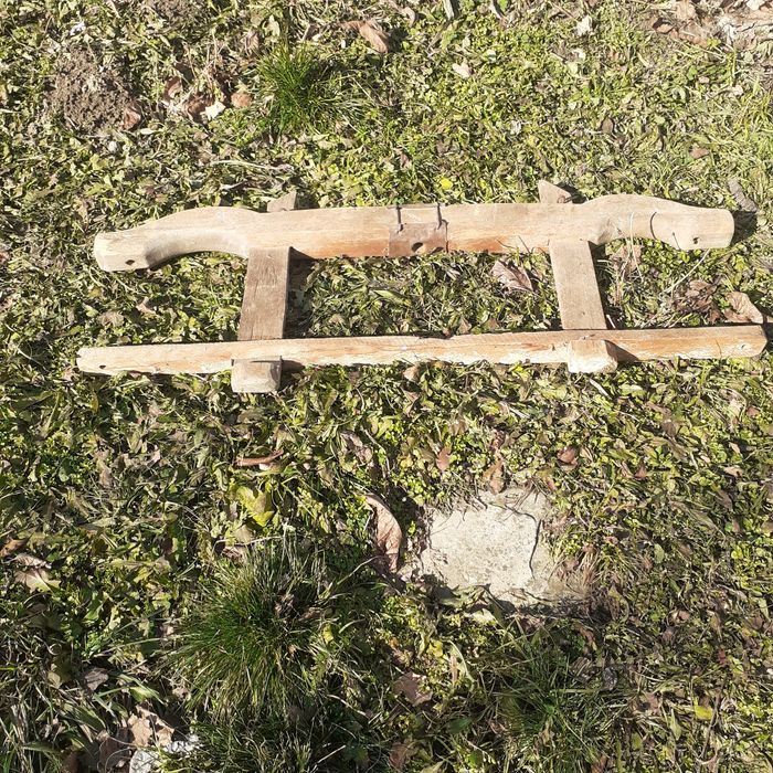 Jug de lemn vechi pentru boi