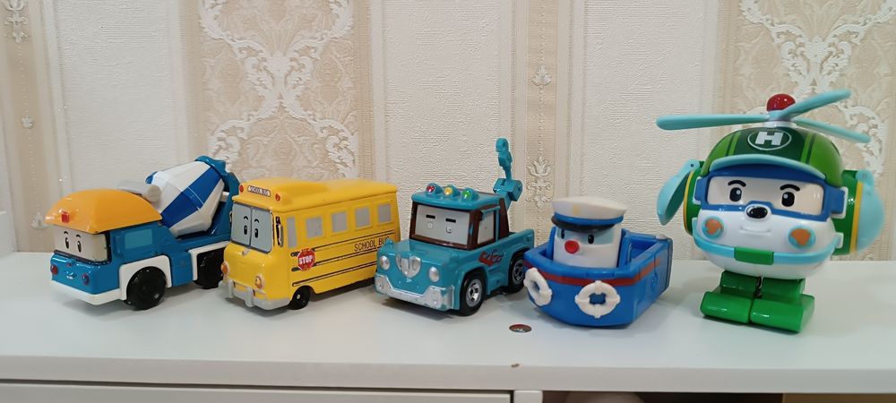 Продам машинки Поли робокар