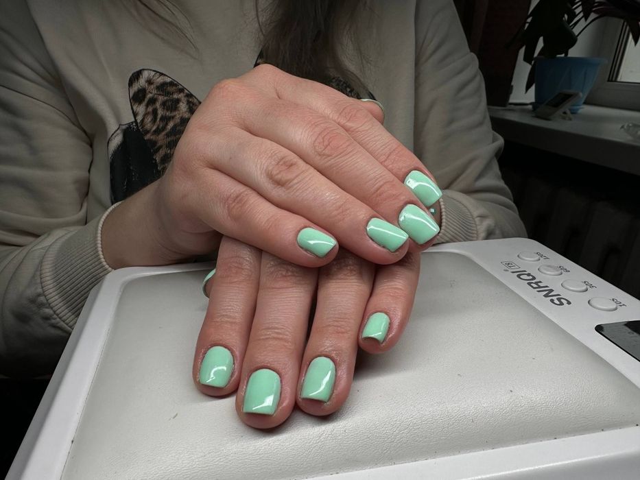 Нужны модели на маникюр