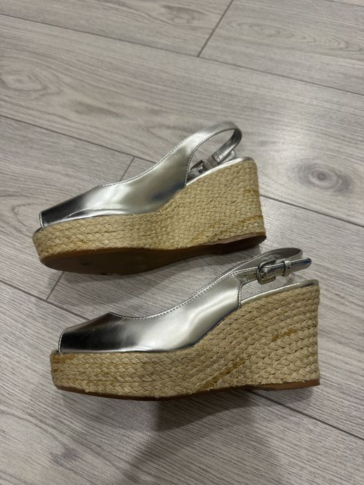 Босоножка Charles & Keith 36 размер