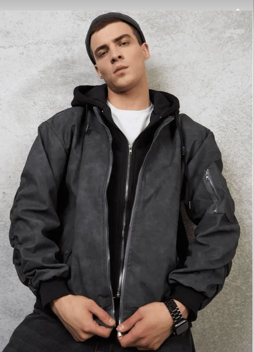 Продам бомбер б/у